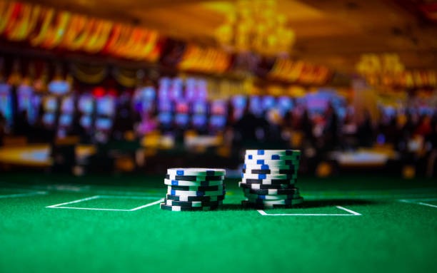 slotvigor mobile dashboard showing live casino table and sportsbook wagers side by side